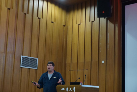 巴卡漫画
与圣路易斯华盛顿大学共建考古学联合实验室协议签署826.png